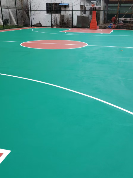 义乌 球场长期使用易出现地面开裂